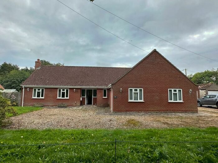 4 Bedroom Detached Bungalow For Sale In Chemainus, Swamp Lane, Great Ellingham, Norfolk, NR17