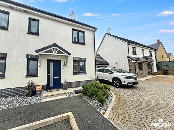3 Bedroom Semi-Detached House For Sale In Cornfields Walk, Sageston, SA70