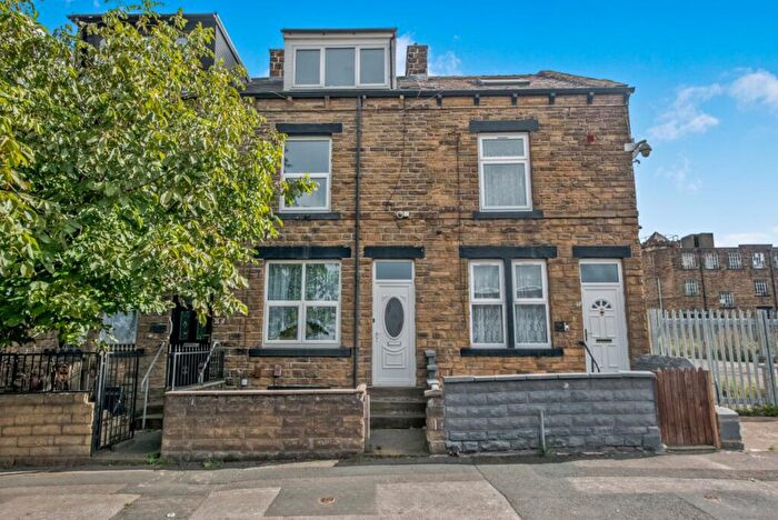 4 Bedroom Terraced House For Sale In Planetrees Road, Bradford, West Yorkshire, BD4