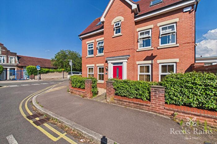 4 Bedroom Detached House For Sale In Spire Heights, Chesterfield, Derbyshire, S40