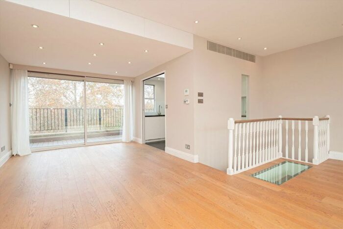 3 Bedroom Flat To Rent In Cornwall Gardens, South Kensington, SW7