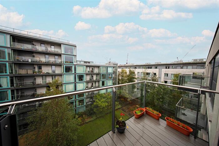1 Bedroom Flat For Sale In High Point Village, Station Approach, Hayes, UB3