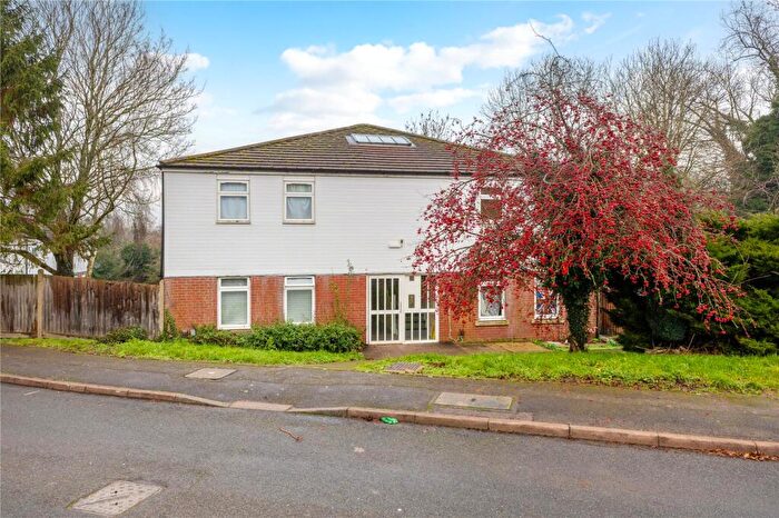 2 Bedroom Apartment To Rent In Waldegrave Park, Harpenden, Hertfordshire, AL5