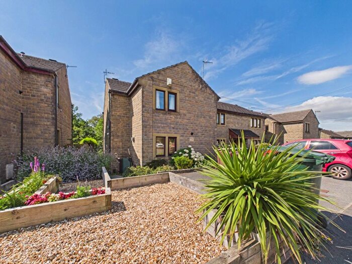 2 Bedroom Town House For Sale In Cornwall Road, Bingley, BD16