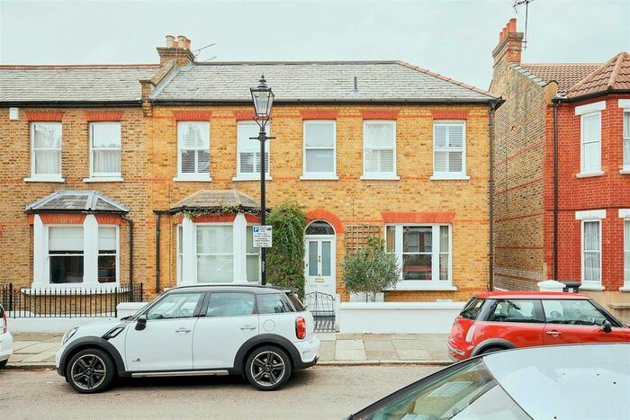 2 Bedroom Flat To Rent In Bushwood Road, Kew, TW9