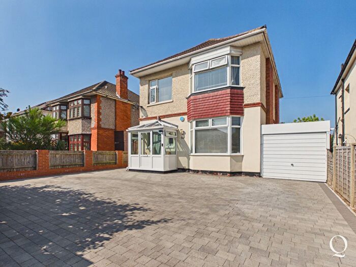 3 Bedroom Detached House For Sale In Charminster Avenue, Bournemouth, BH9
