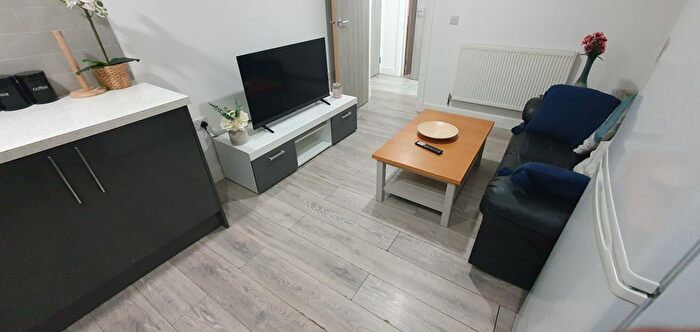 1 Bedroom Flat To Rent In Russell Street, Cathays, Cardiff, CF24