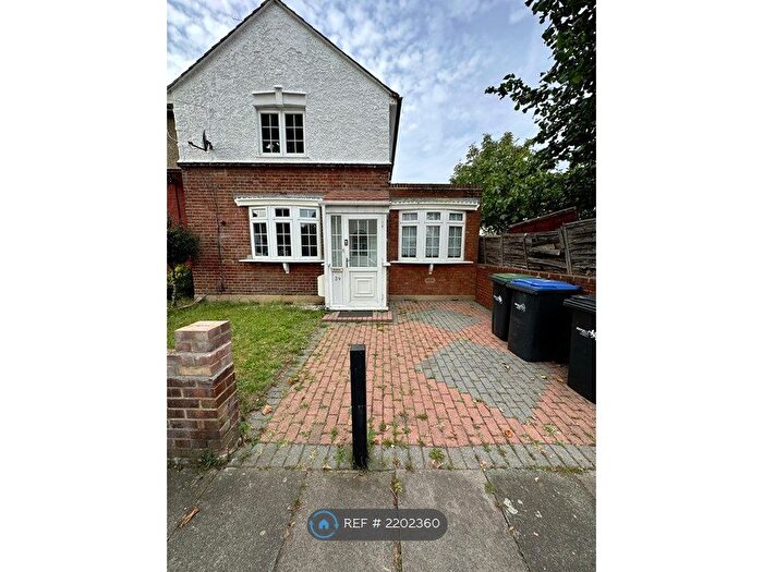4 Bedroom End Of Terrace House To Rent In Castle Road, Enfield, EN3