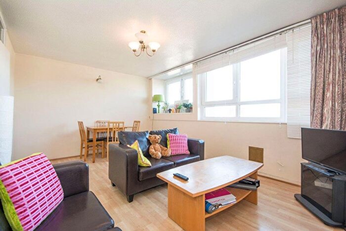 3 Bedroom Flat To Rent In Yelverton Road, London, SW11