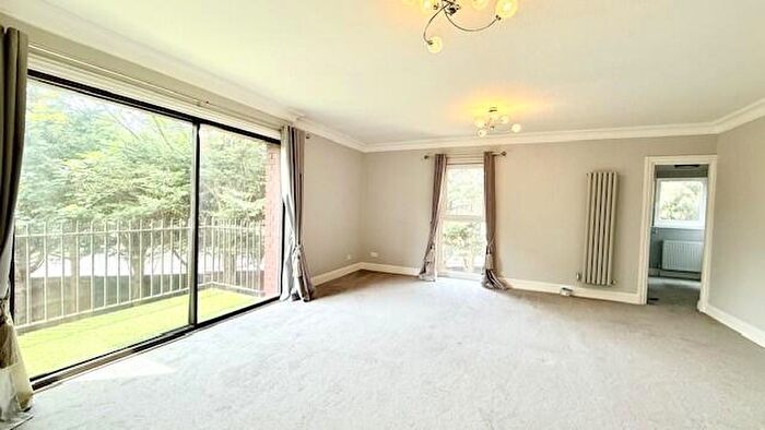 2 Bedroom Flat To Rent In Savill Row Woodford Green, IG8