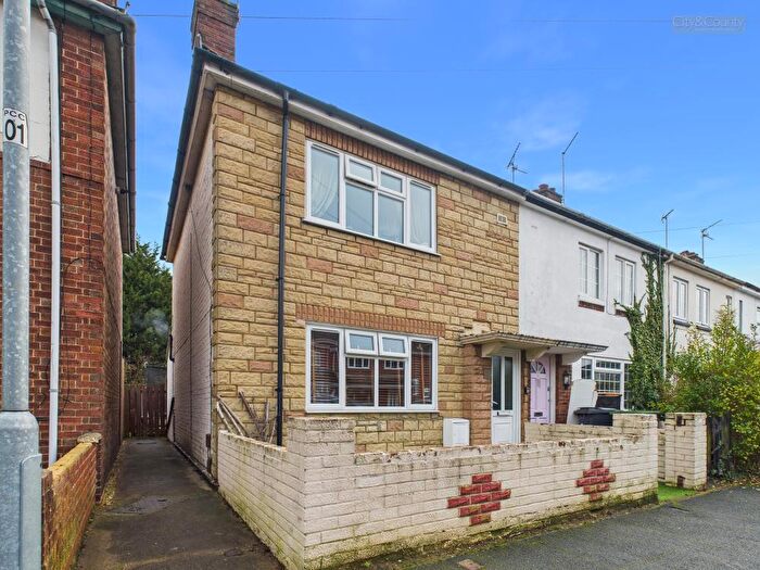 3 Bedroom End Of Terrace House For Sale In Fane Road, Peterborough, PE4