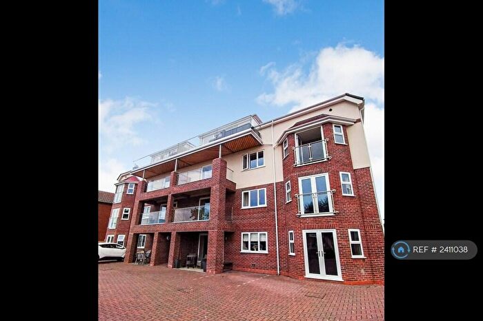 2 Bedroom Flat To Rent In St. Lukes, Rhos On Sea, Colwyn Bay, LL28