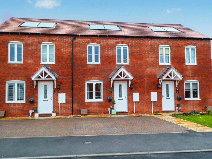 3 Bedroom Terraced House For Sale In Wickets Way, Banbury, OX16