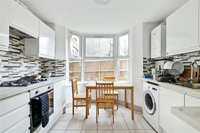 2 Bedroom Flat To Rent In Gisburn Road, Hornsey, London, N8