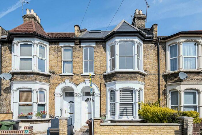 6 Bedroom House To Rent In Leytonstone, Leytonstone, London, E11