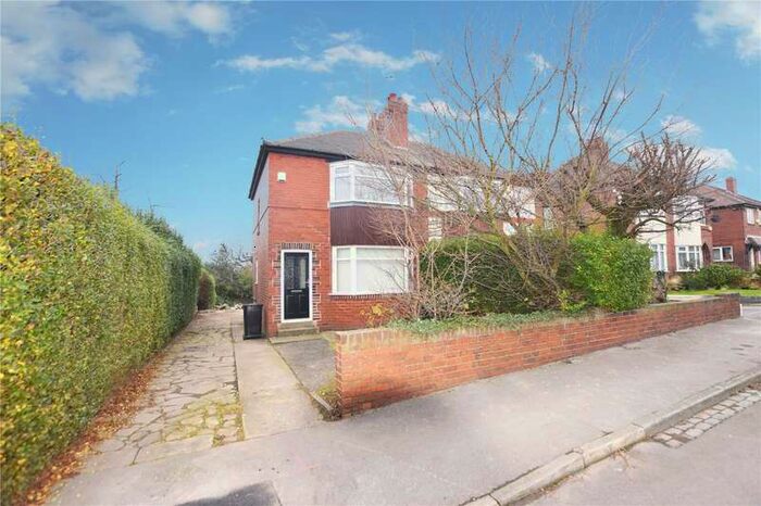 2 Bedroom Garage / Parking To Rent In Winterbourne Avenue, Morley, Leeds, LS27