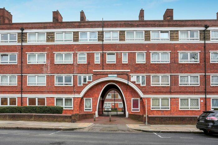 2 Bedroom Flat To Rent In Neckinger Estate, London, SE16