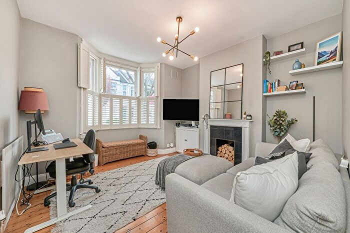 2 Bedroom Property For Sale In Farlton Road, Earlsfield, London, SW18