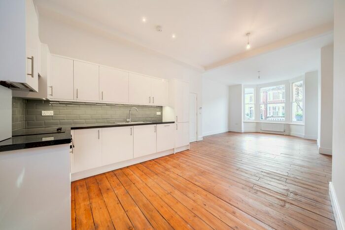 2 Bedroom Flat To Rent In Hillfield Road, London, NW6