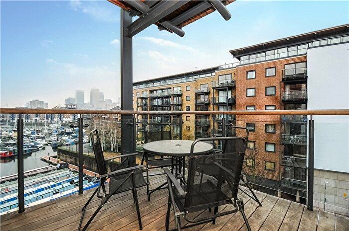 2 Bedroom Apartment To Rent In Berglen Court, Branch Road, London, E14