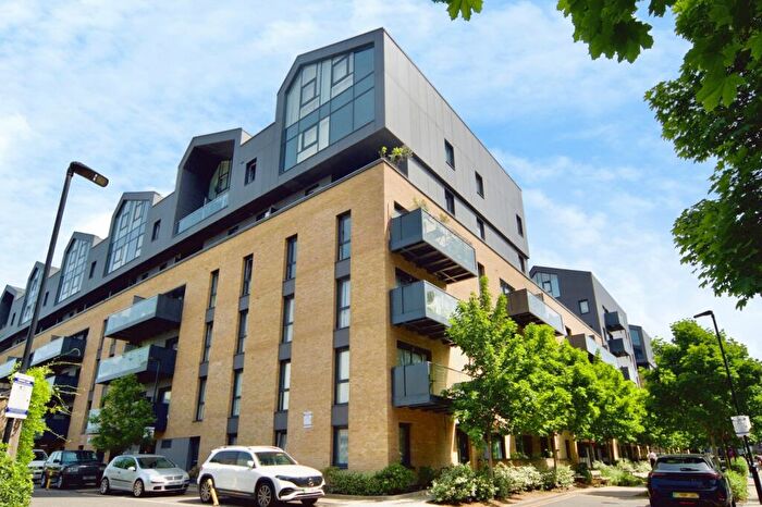 3 Bedroom Flat For Sale In Canal Walk, Walthamstow, E17