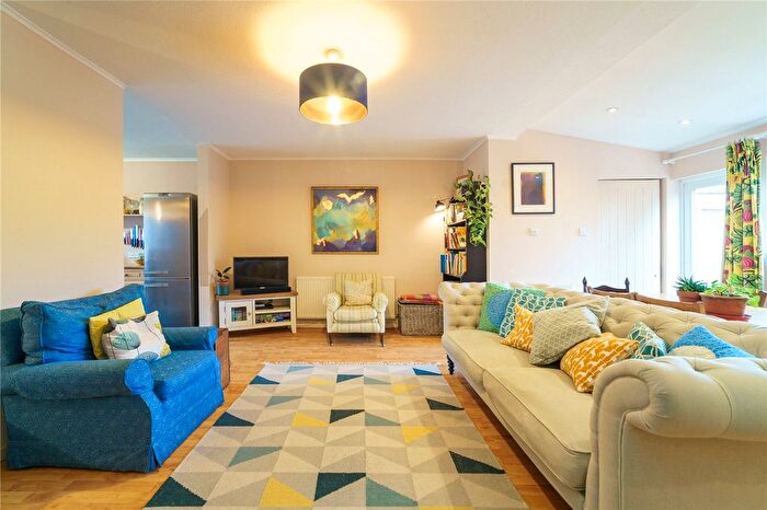 3 Bedroom Terraced House For Sale In Arnal Crescent, London, SW18