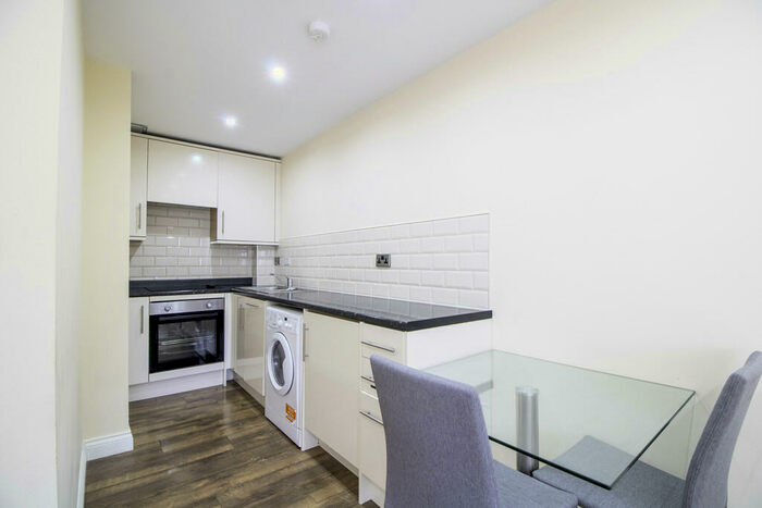 1 Bedroom Flat To Rent In Kirkstall Gate, Leeds, LS5
