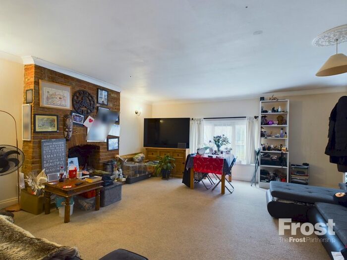 2 Bedroom Flat To Rent In Fairfield Avenue, Staines-Upon-Thames, Middlesex, TW18