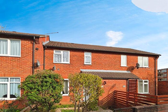 3 Bedroom House To Rent In Randolph Street, SO15