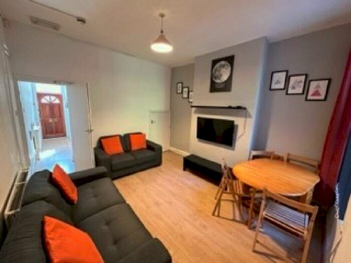 5 Bedroom House To Rent In Dawlish Road, Selly Oak, Birmingham, West Midlands, B29