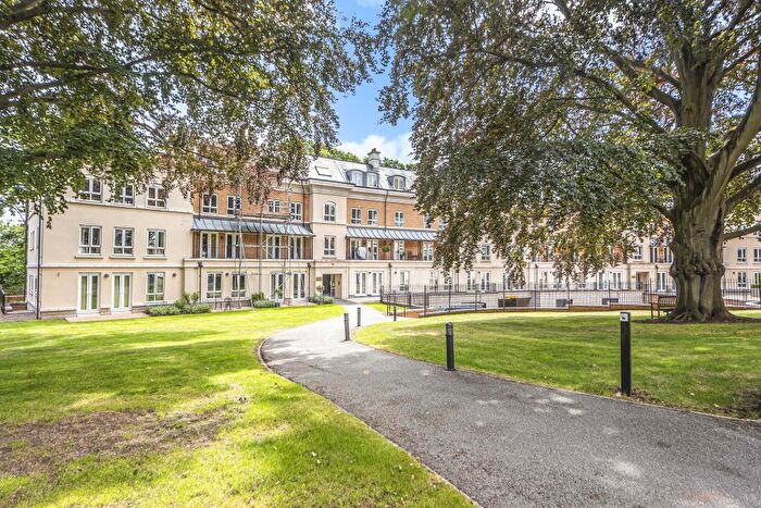 3 Bedroom Apartment To Rent In Woking, Surrey, GU22