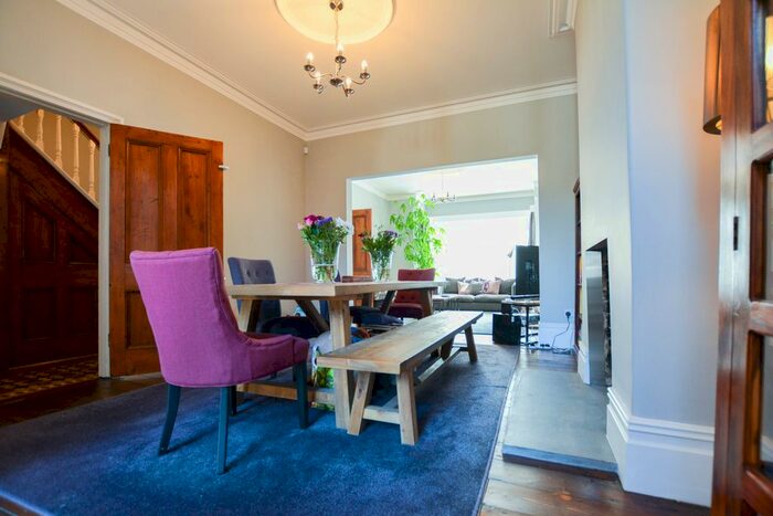 5 Bedroom Property To Rent In Knighton Drive, Stoneygate, Leicester, LE2