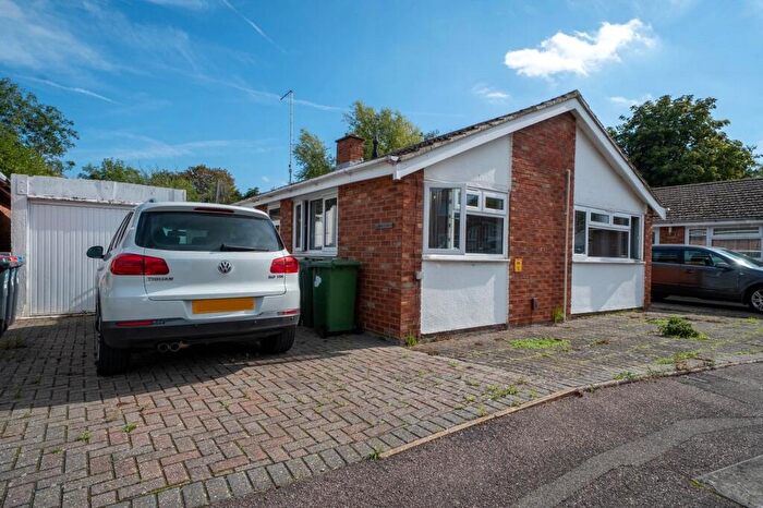 3 Bedroom Bungalow For Sale In Baccara Grove, Bletchley, Milton Keynes, MK2