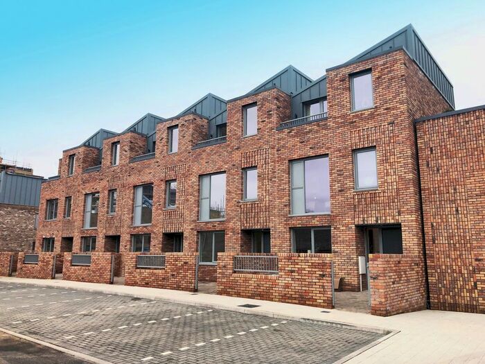 3 Bedroom Town House To Rent In Quay Place, Nottingham NG2