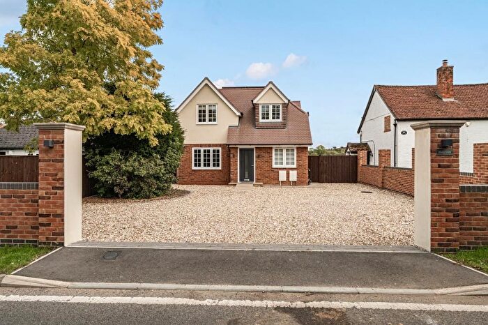 4 Bedroom Detached House For Sale In Newbury, Berkshire, RG20