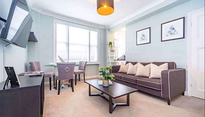 1 Bedroom Flat To Rent In Hill Street, W1J
