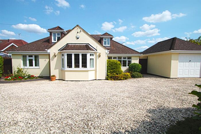 4 Bedroom Detached Bungalow For Sale In Kennel Lane, Billericay, CM11