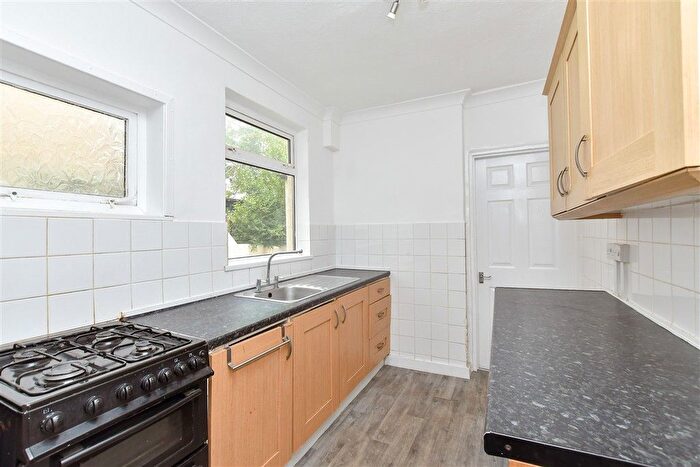 3 Bedroom Terraced House For Sale In Glencoe Road, Chatham, Kent, ME4