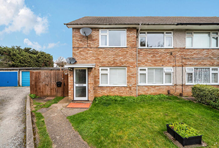 2 Bedroom Maisonette For Sale In Saltash Close, Cheam, Sutton, SM1