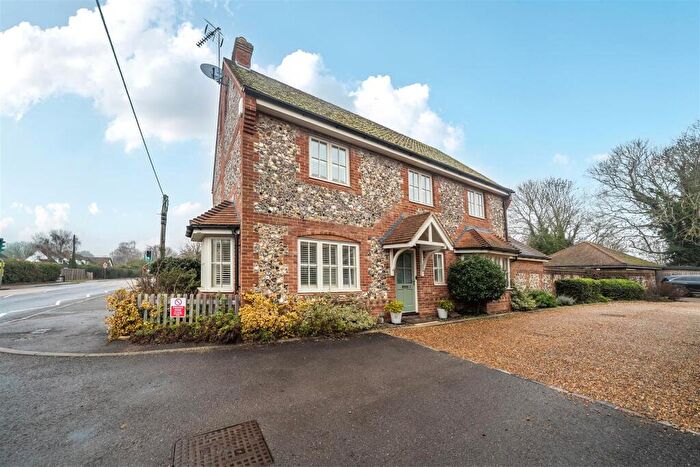 5 Bedroom Detached House For Sale In Inkeepers Court, Longwick, HP27