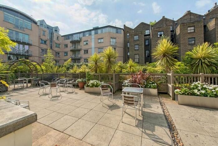 2 Bedroom Flat To Rent In Kensington Gardens Square, Bayswater, W2