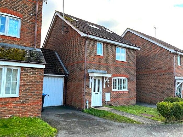 4 Bedroom Link Detached House To Rent In Campion Road, Hatfield, AL10