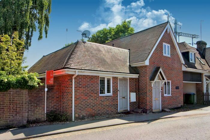 1 Bedroom Flat To Rent In Kingfisher Court, Pangbourne, RG8