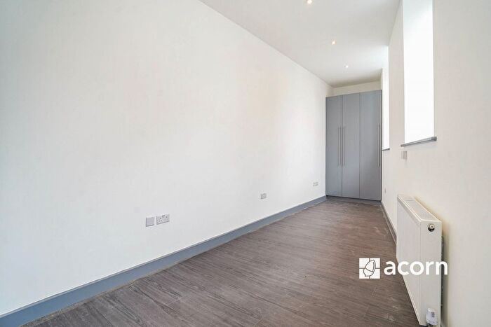 Studio To Rent In Camberwell Road, London, SE5