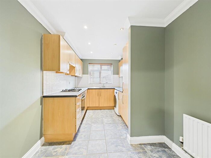 2 Bedroom Flat To Rent In Stevenage Road, Hitchin, SG4