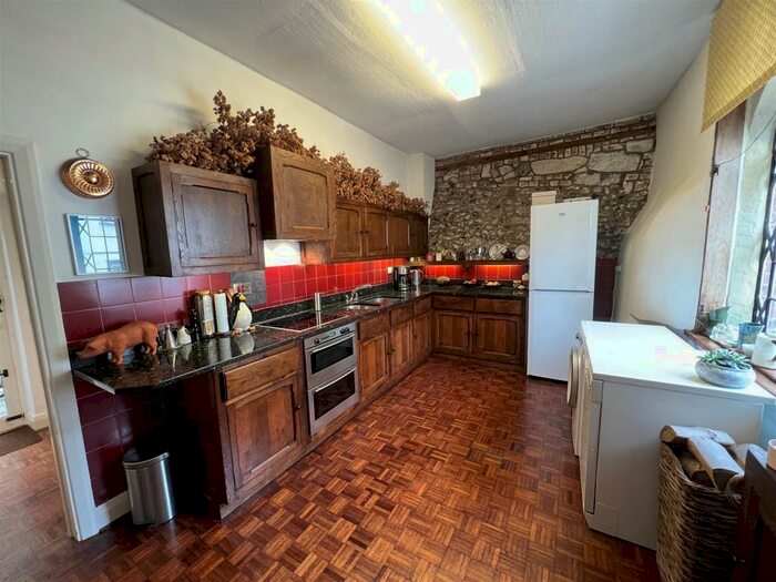 3 Bedroom End Of Terrace House For Sale In The Street, Cobham, Kent, DA12