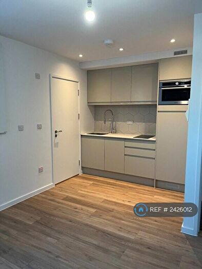 Studio To Rent In High Road, Romford, RM6