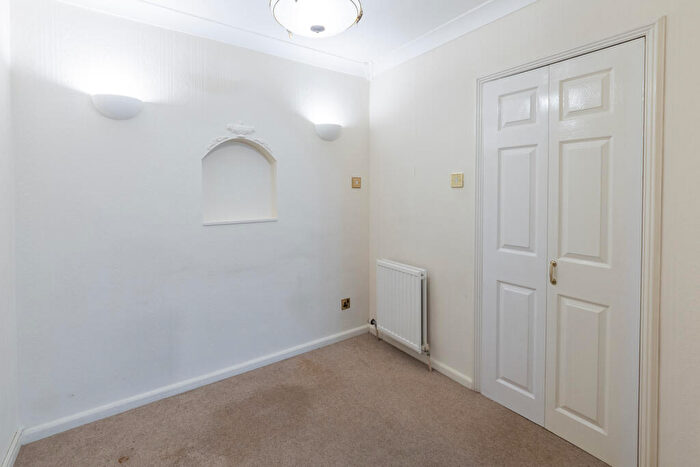 3 Bedroom Semi-Detached House For Sale In Willow Road, Bromsgrove, Worcestershire, B61