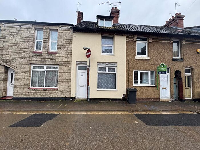 3 Bedroom Town House To Rent In Wellington Street, Kettering, NN16