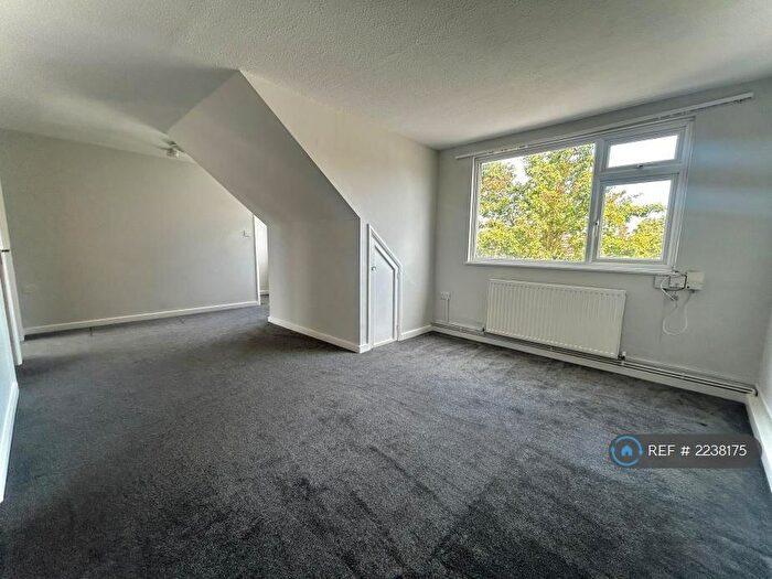1 Bedroom Flat To Rent In Gander Green Lane, Sutton, SM1